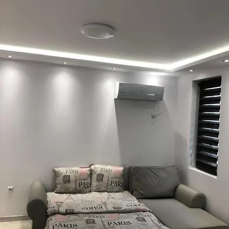 New Lazur Lux Near Beach With Free Parking شقة *